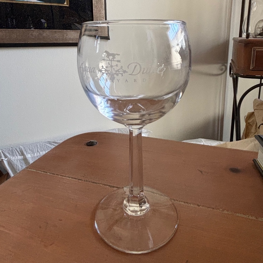 Agua Dulce Wine Glass